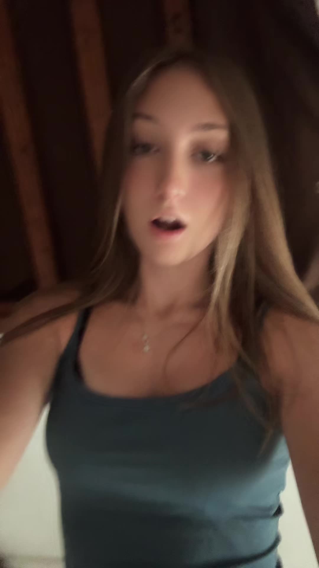 @🐝