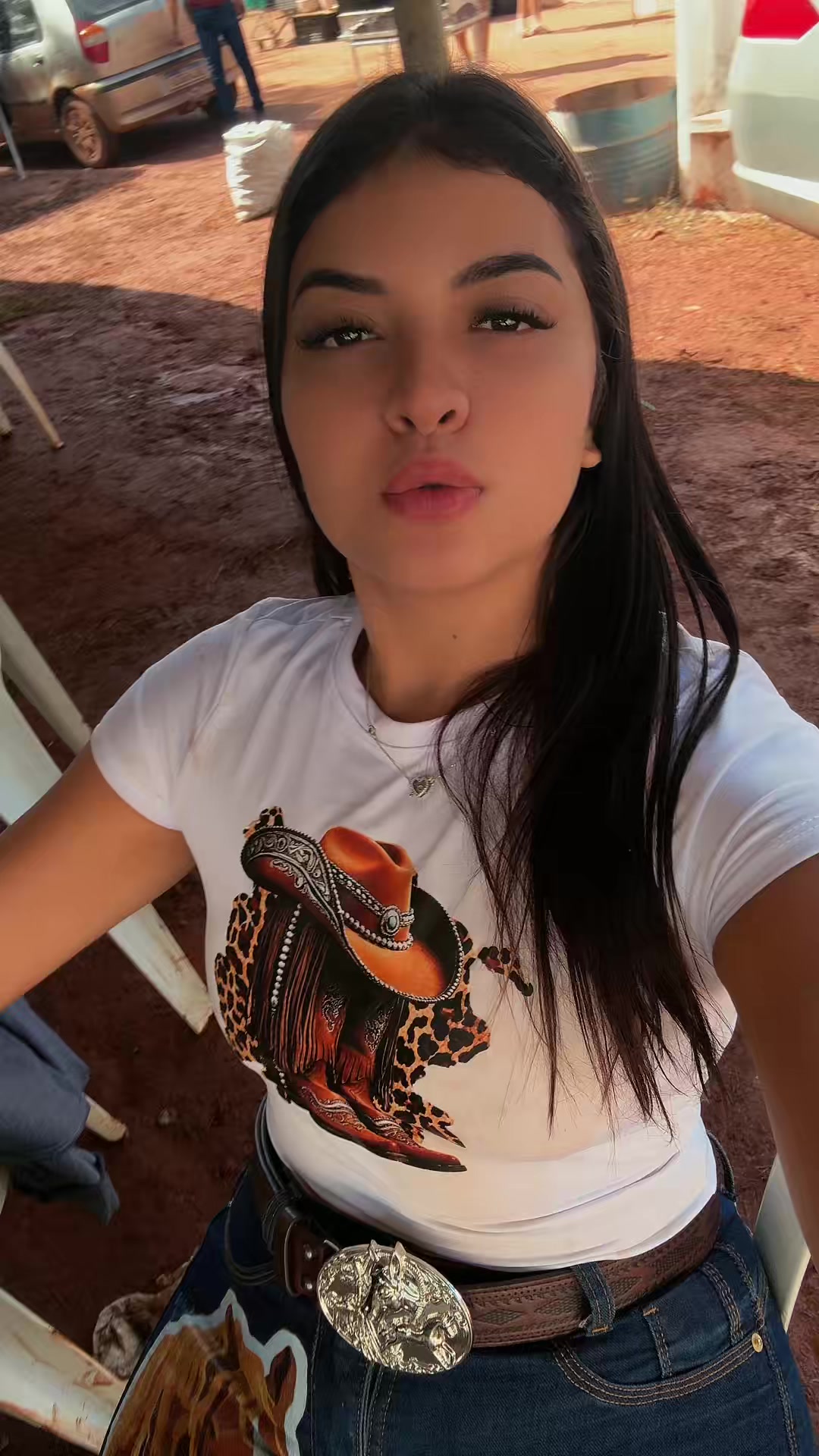 @Bruna Ellem751