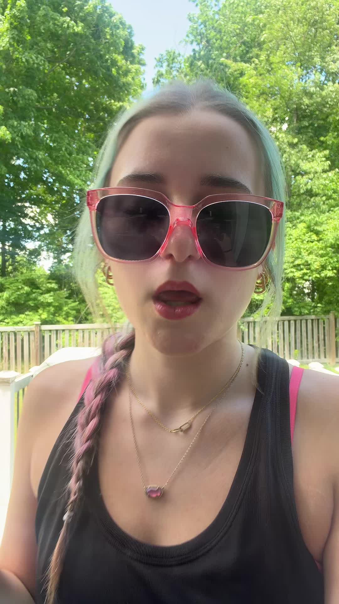 @🦄