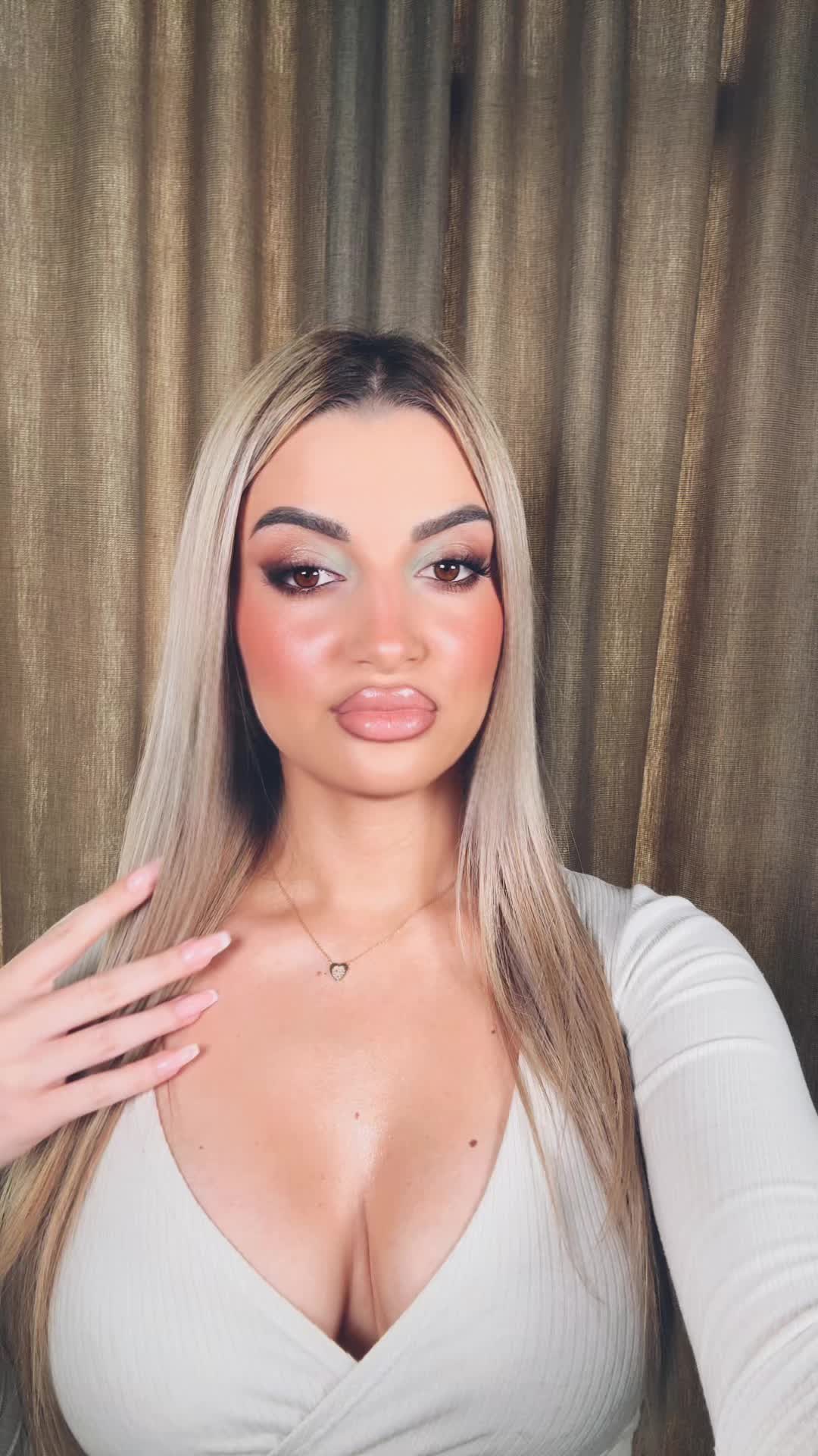 @A N Ð E L A