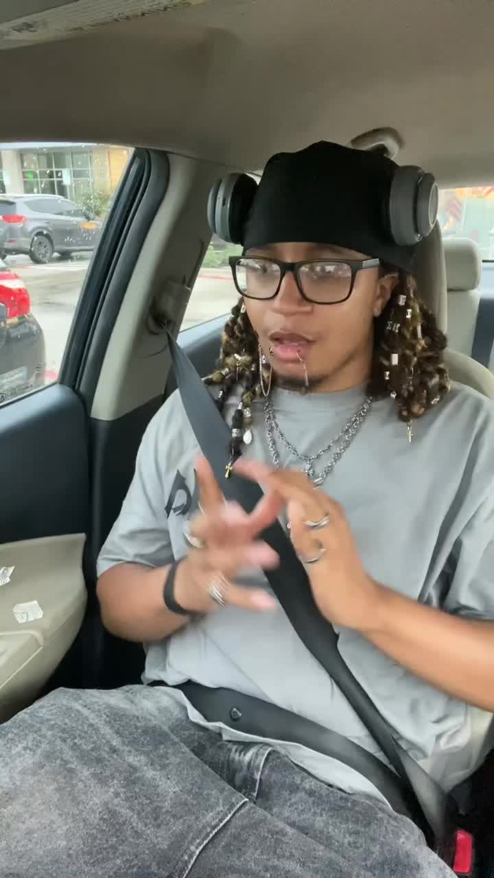 @whoz_twistann
