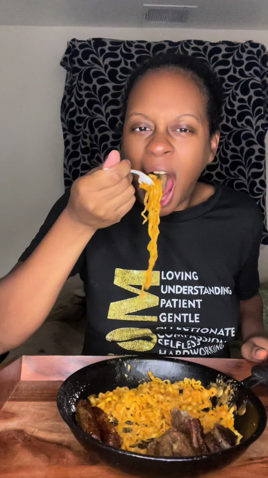 @ASMR EATS WITH NEESH 💋