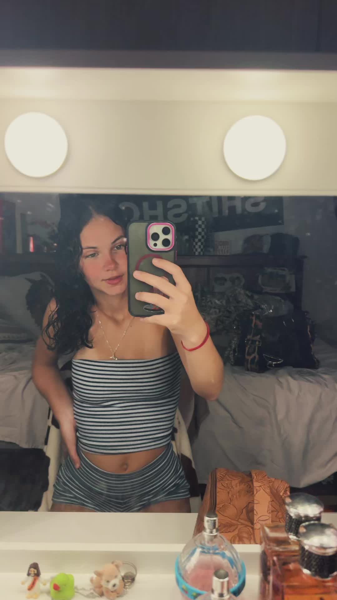 @bella