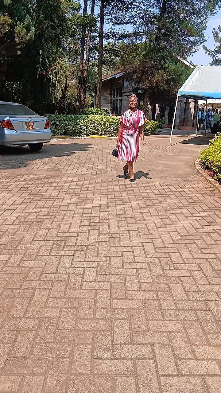 @JoanQuincee