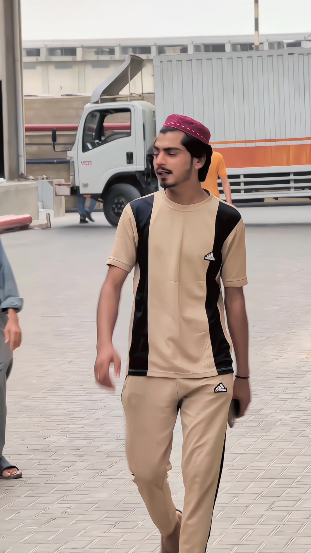 @معصوم پرندہ ظالم شکاری🦜🐦🥷