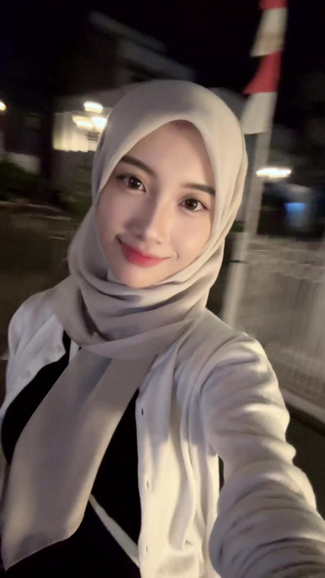@あに