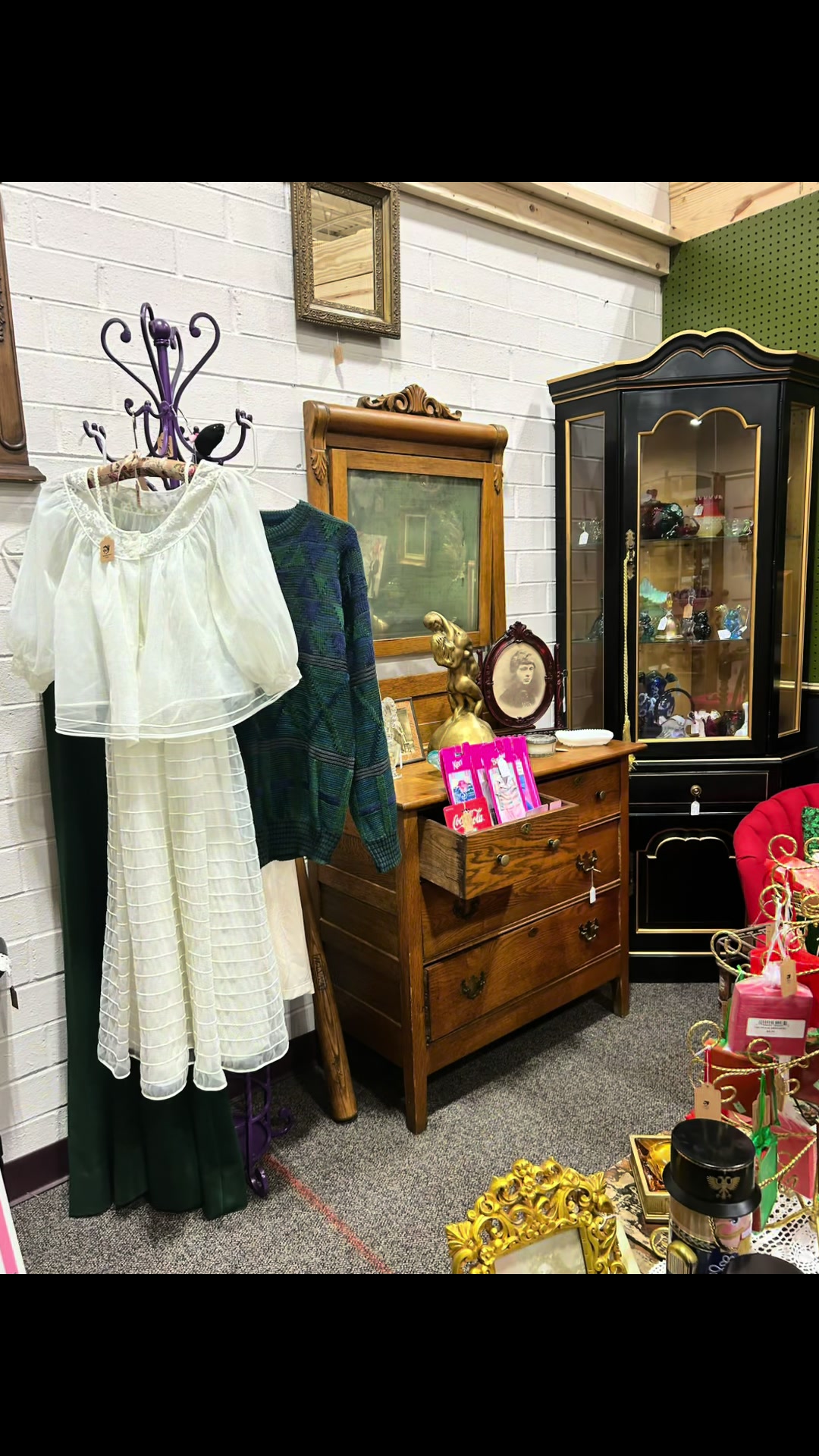 @The Antique Frique