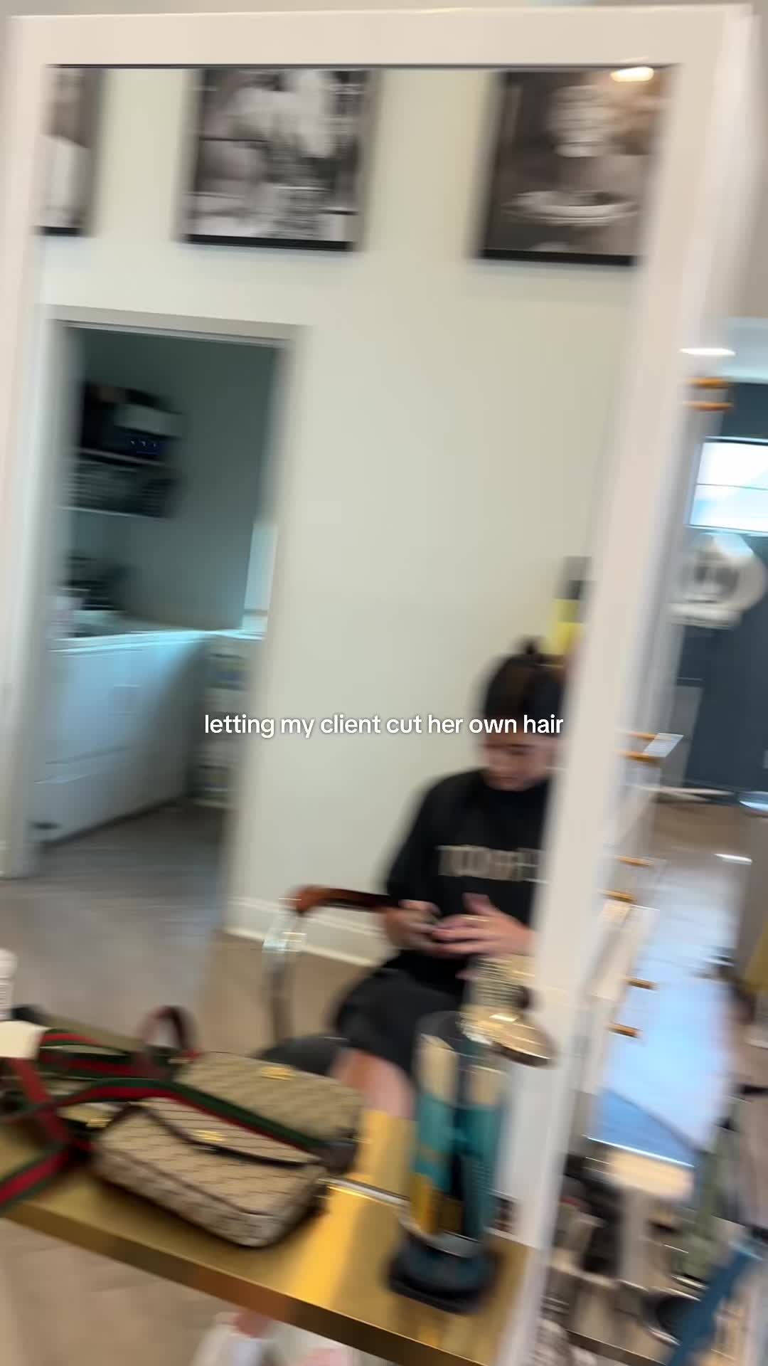@Ry โ
| IN Hairstylist