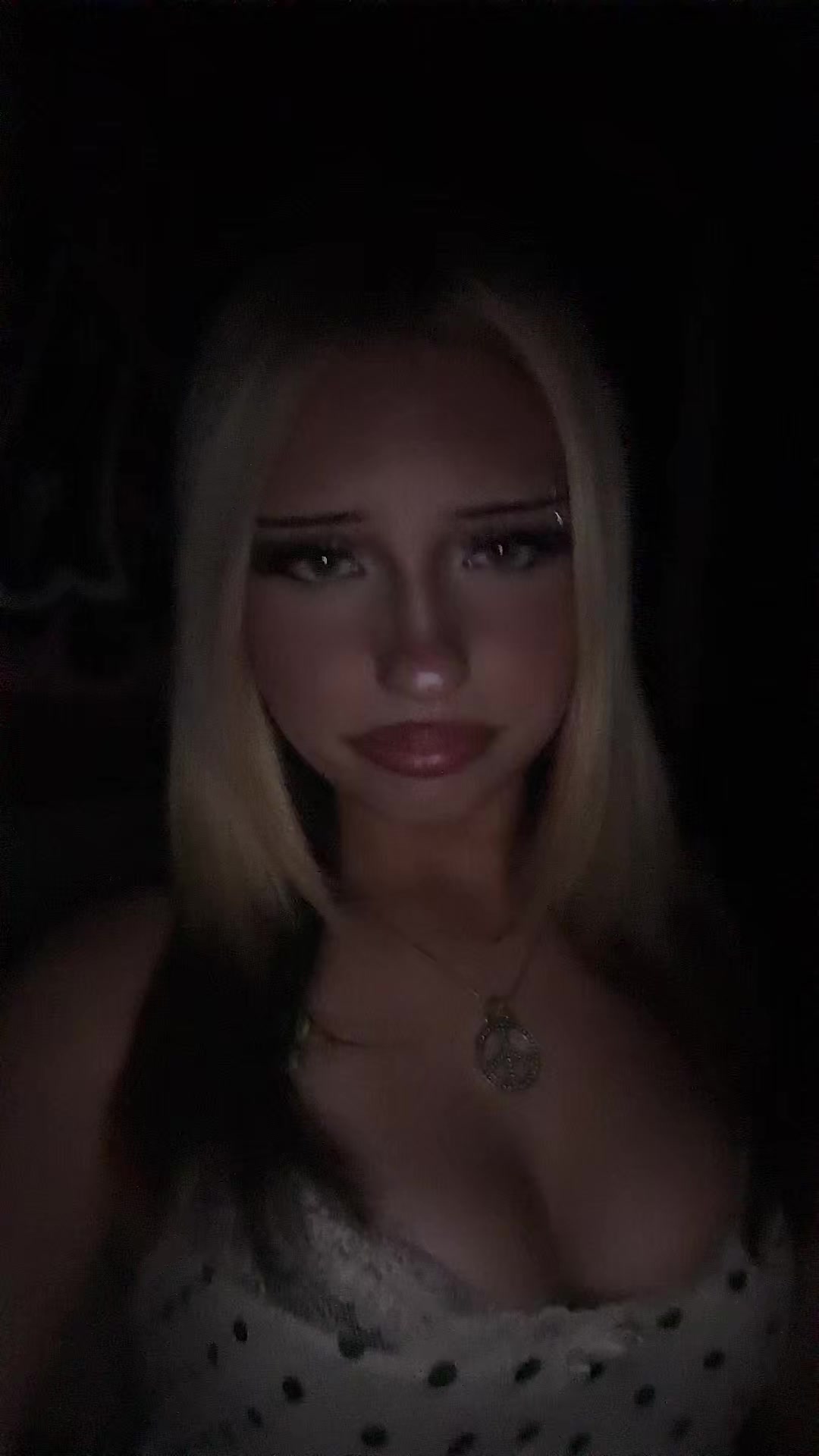 @𖣂