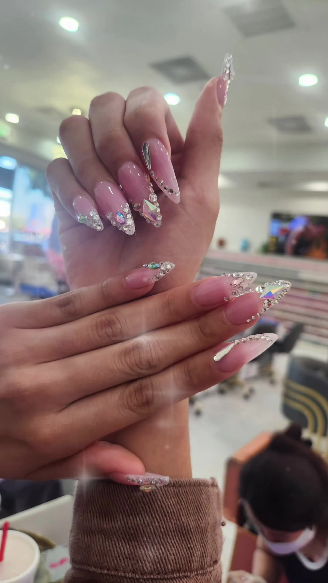 @KR nails and spa