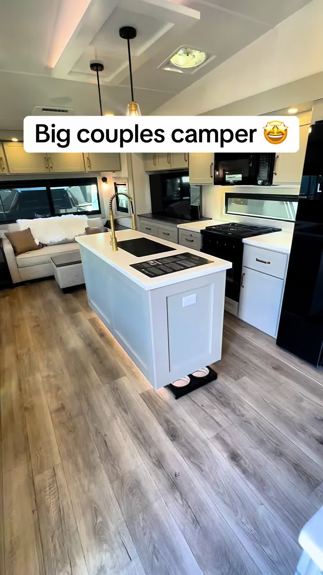 @Angel Sells RVs