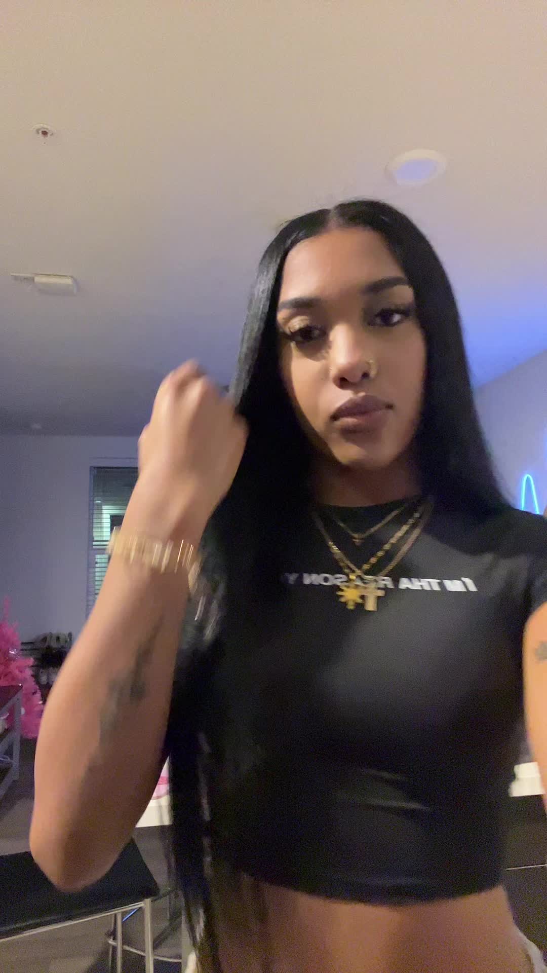 @haleyᥫ᭡.