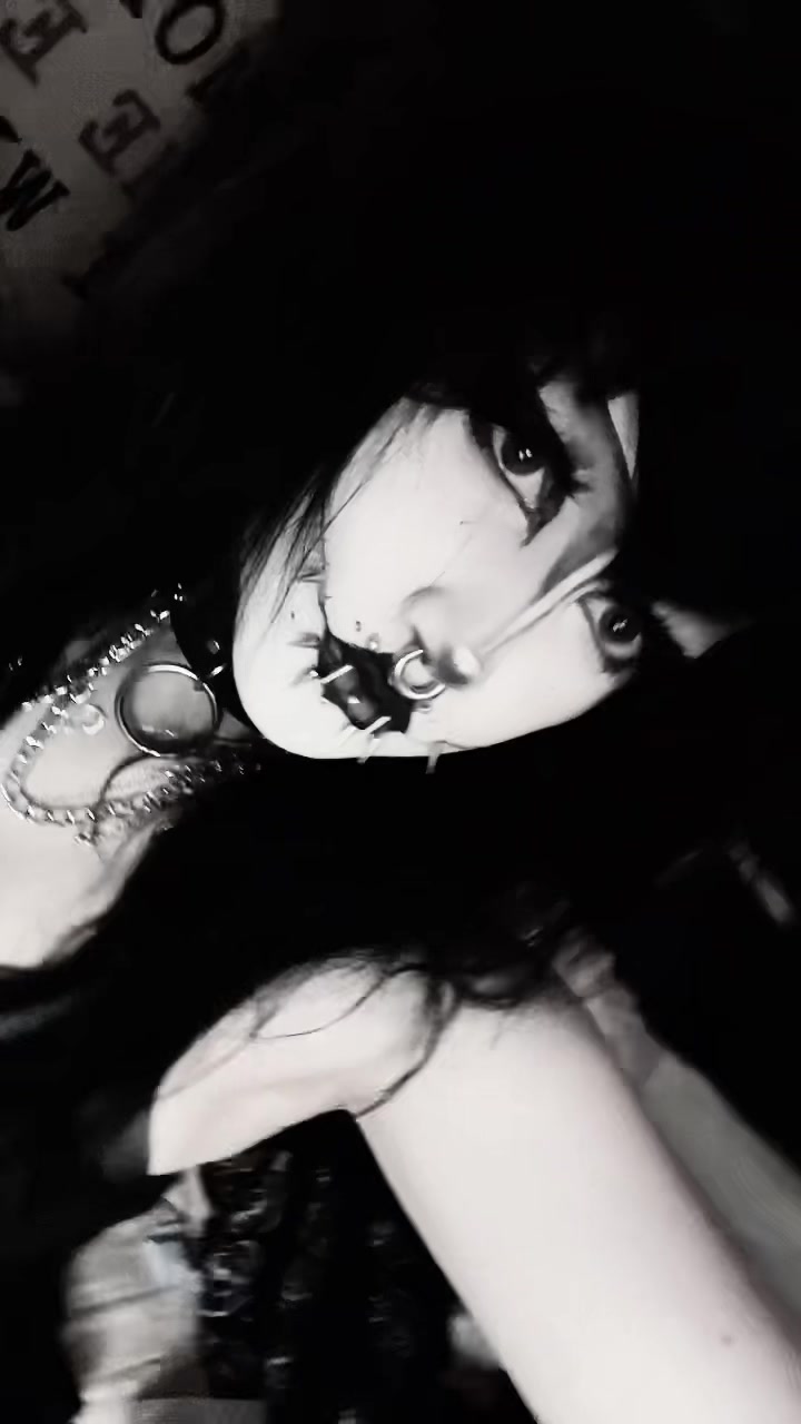 @༺🕷𖤐𝕽𝖔𝖇𝖇𝖘 𝖂𝖎𝖋𝖊𖤐🕷༻