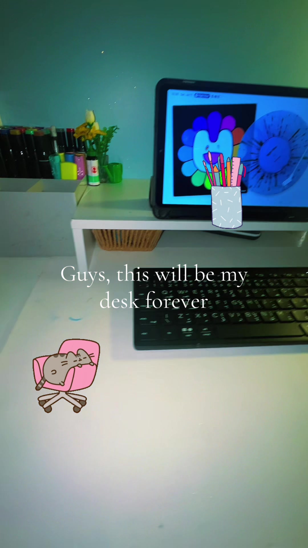 @•~_,.Luna is studying(•~•)