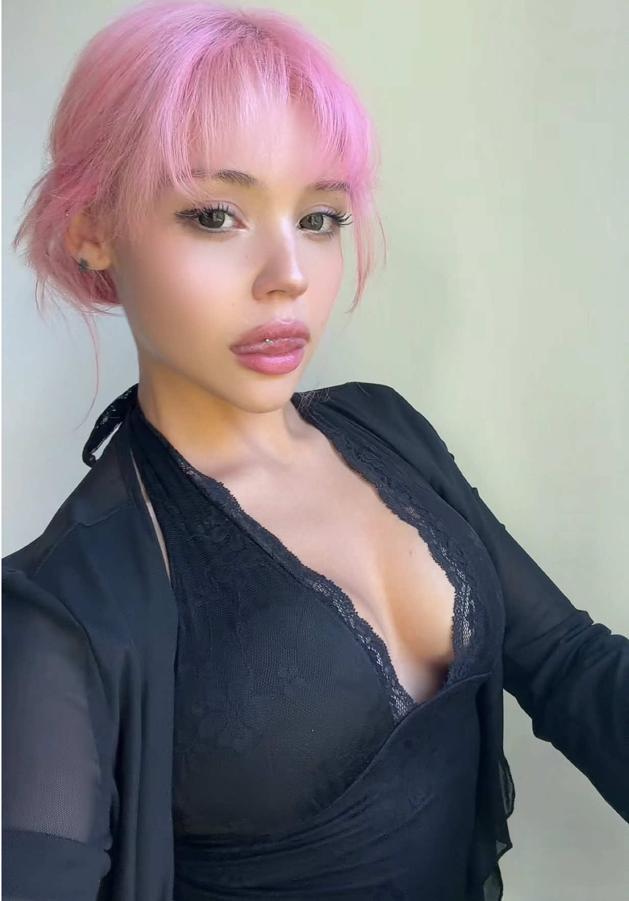 @isabella