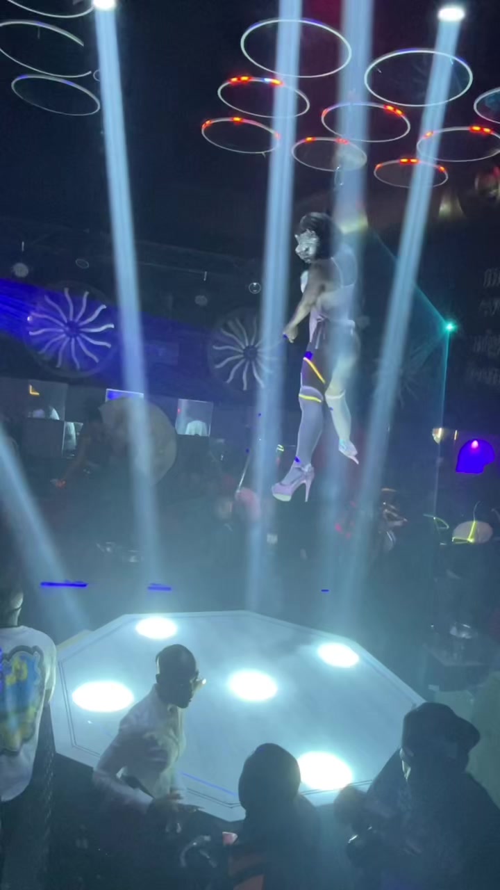 @Briana ~ Pole dancer