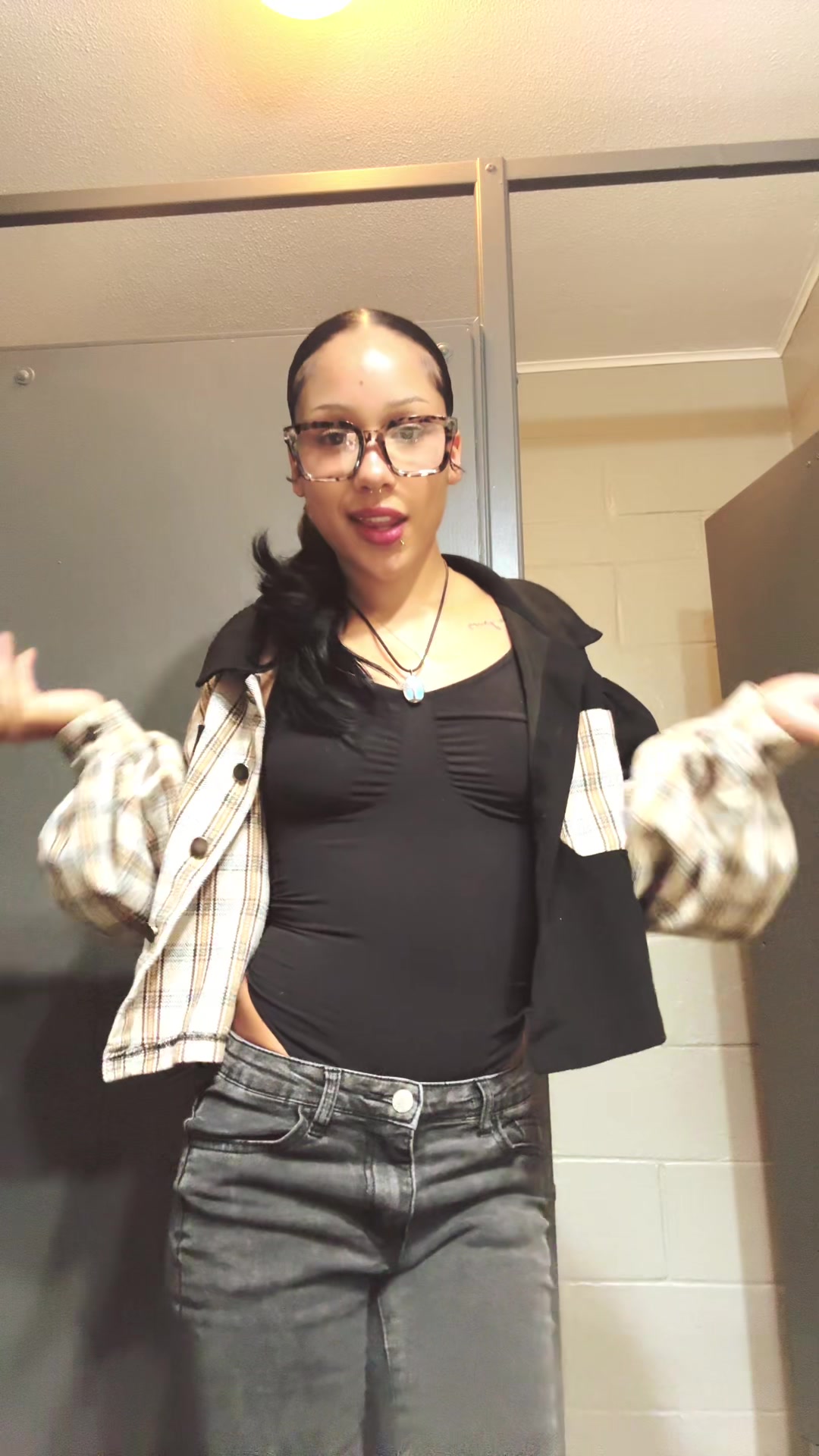 @wholelottalili