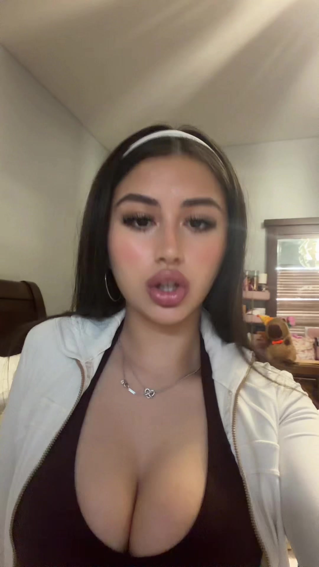 @isabella