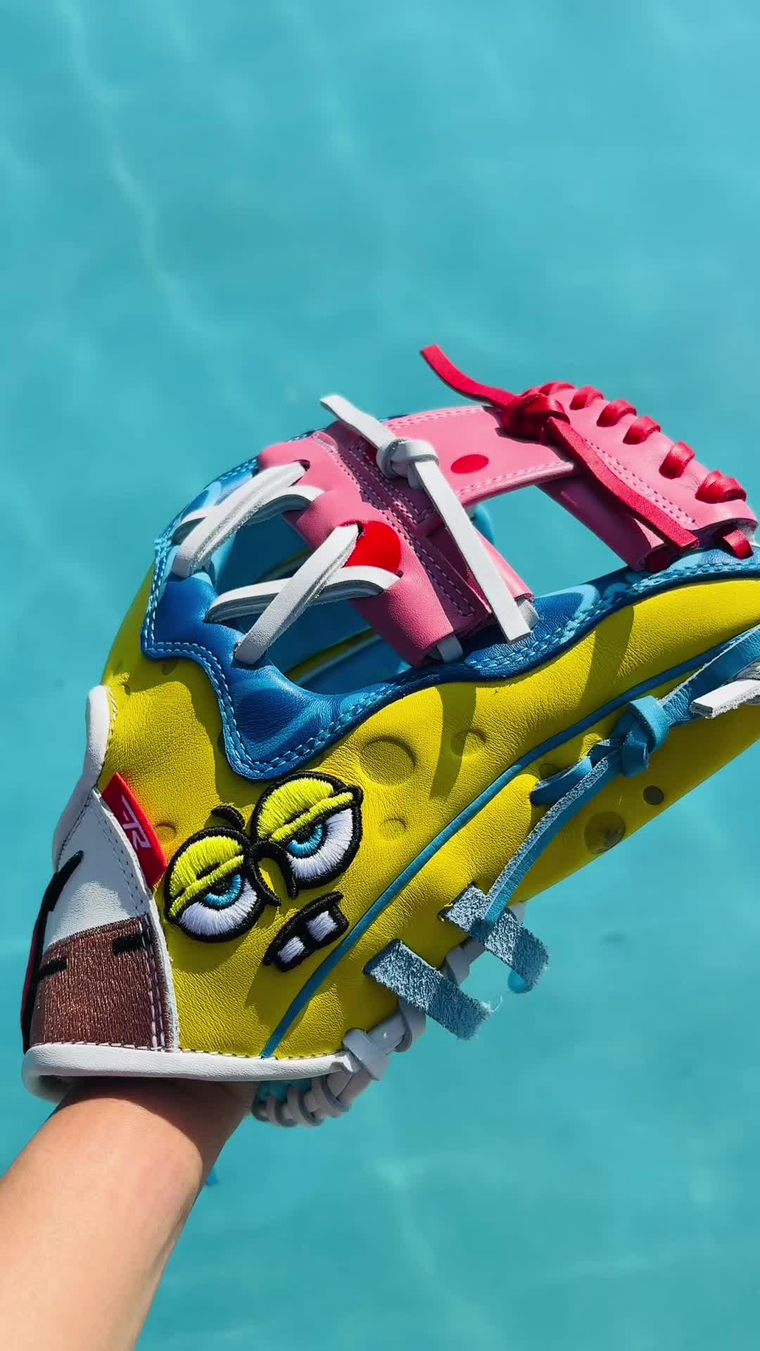 @Tiger Custom Glove