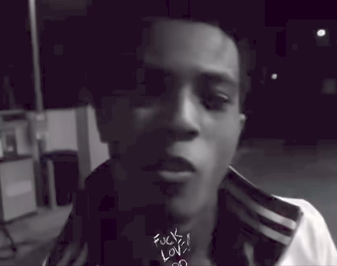 @🎧