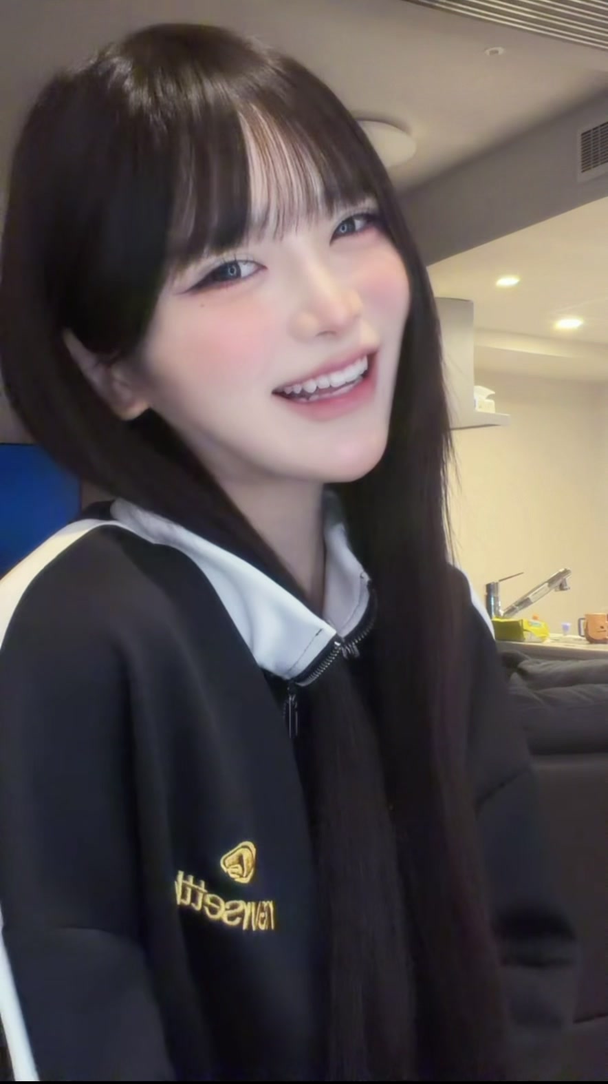 @ゆーこす