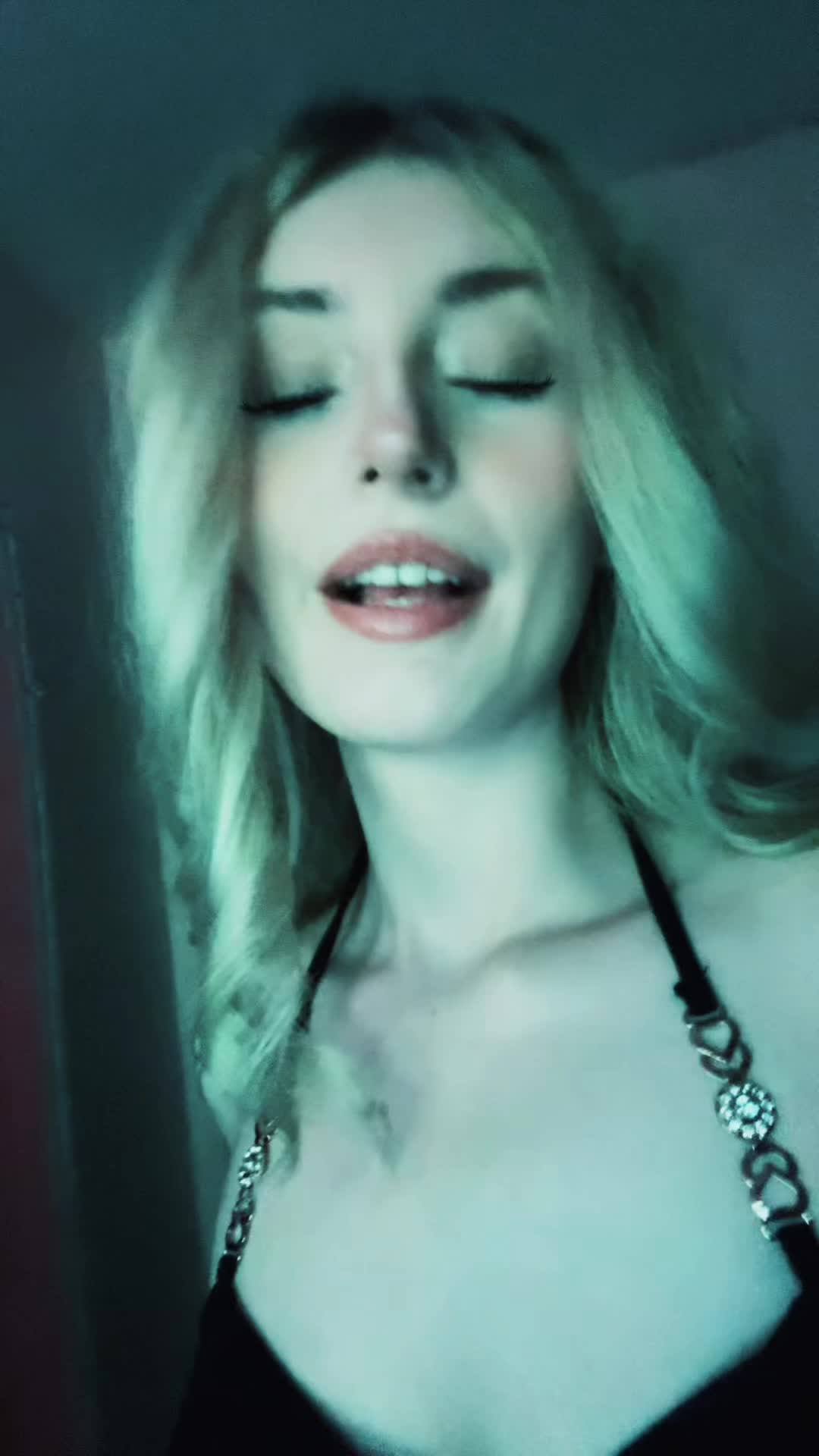@emily242443