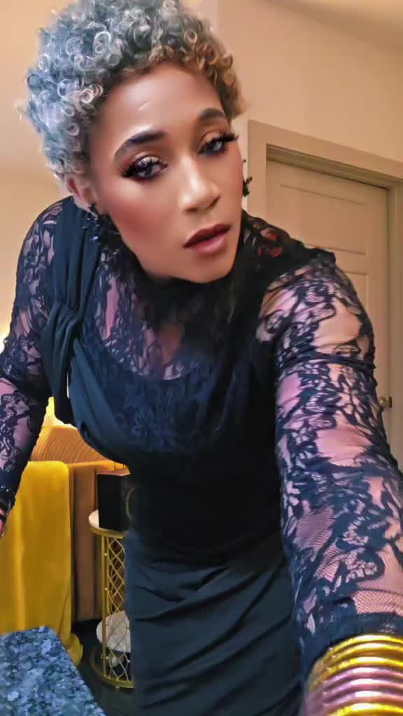 @Demi