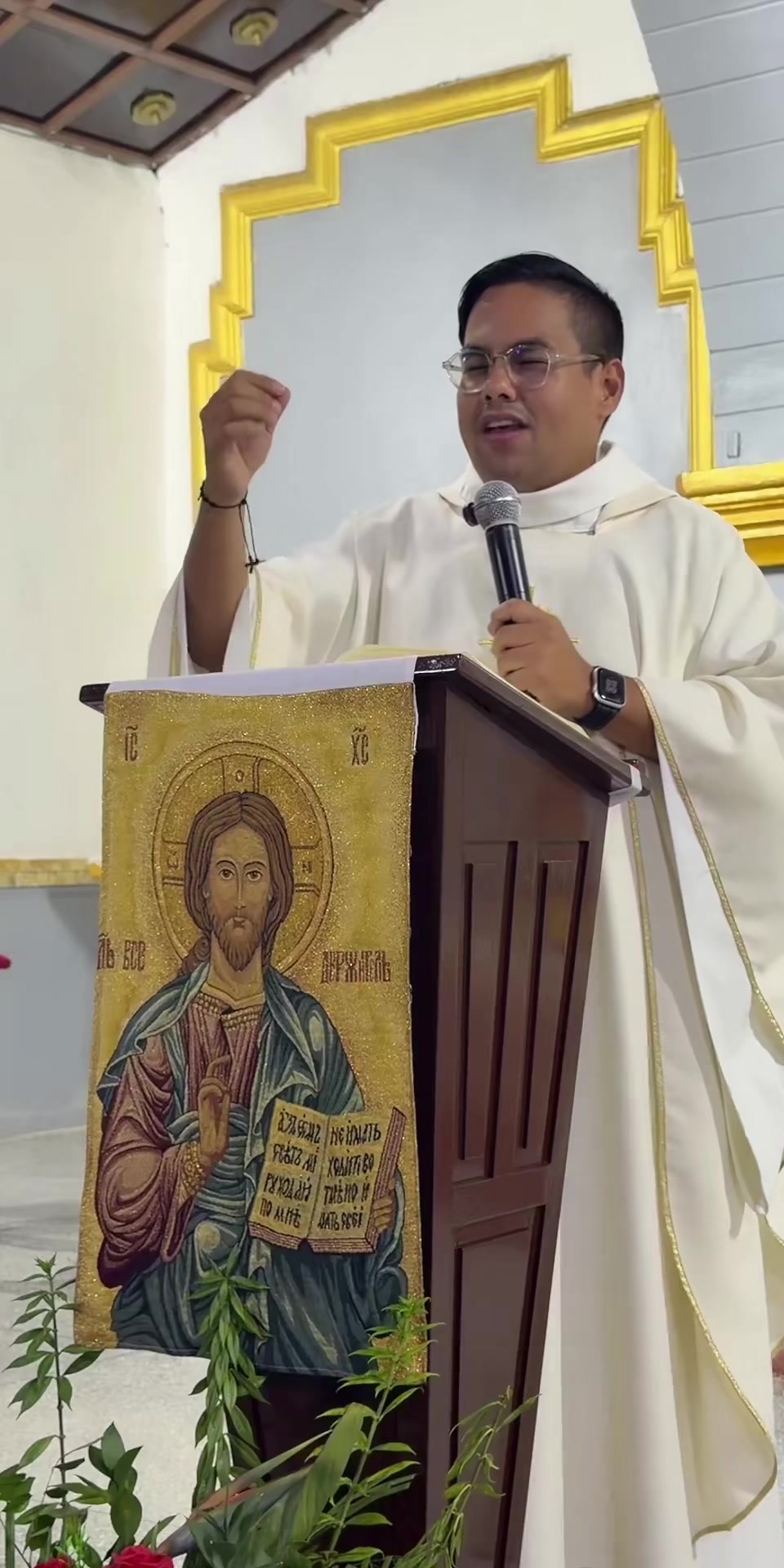 @Padre Arcangel Casique