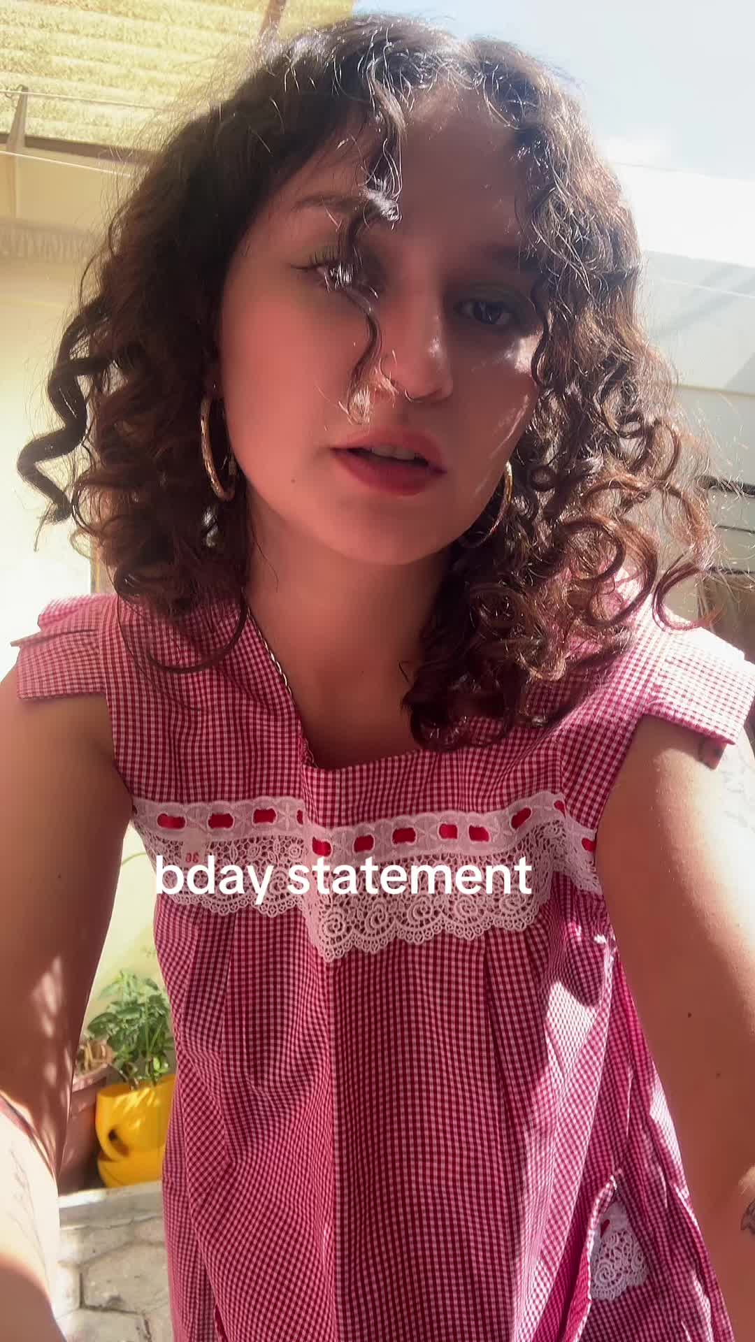 @julihoophoe