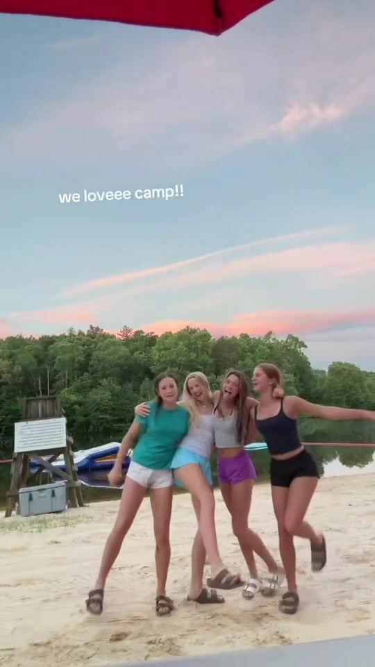 @🏄🏼&zwj;♀️🏄🏼&zwj;♀️