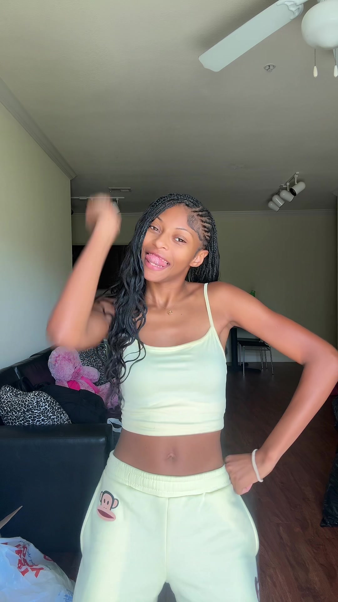 @Niya Riona