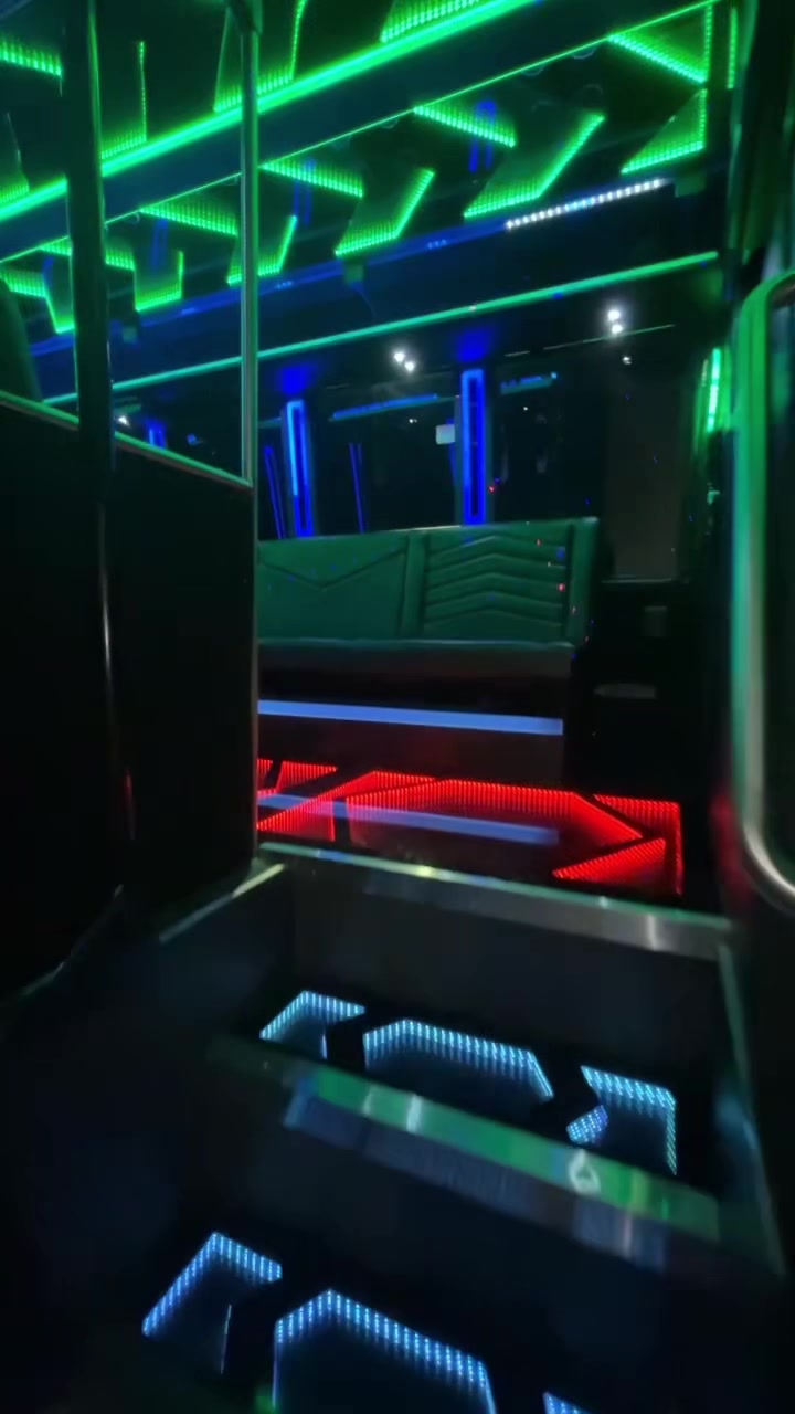 @HOUSTONLUXPARTYBUS