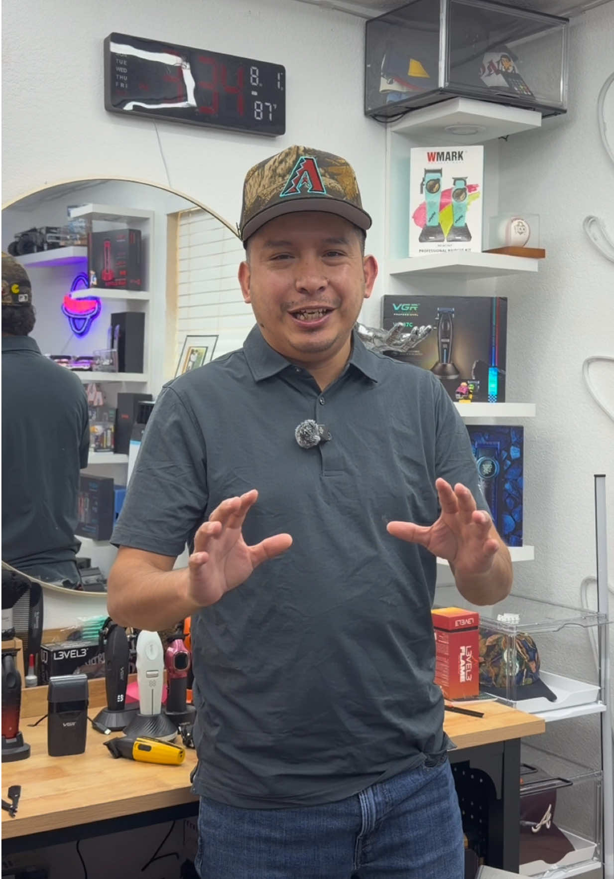 @Jisai Barber