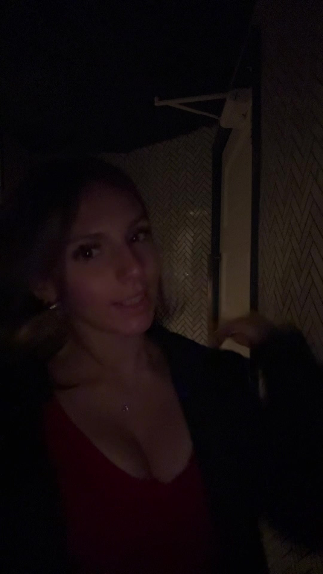 @???