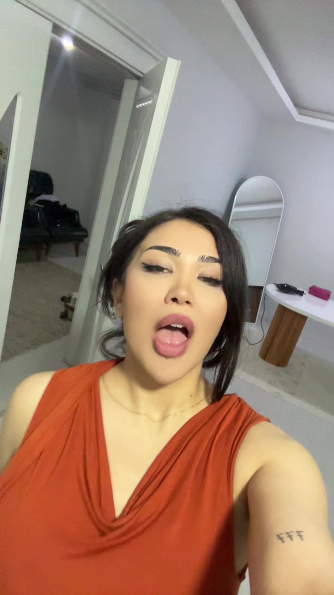 @Mahsa__eyr