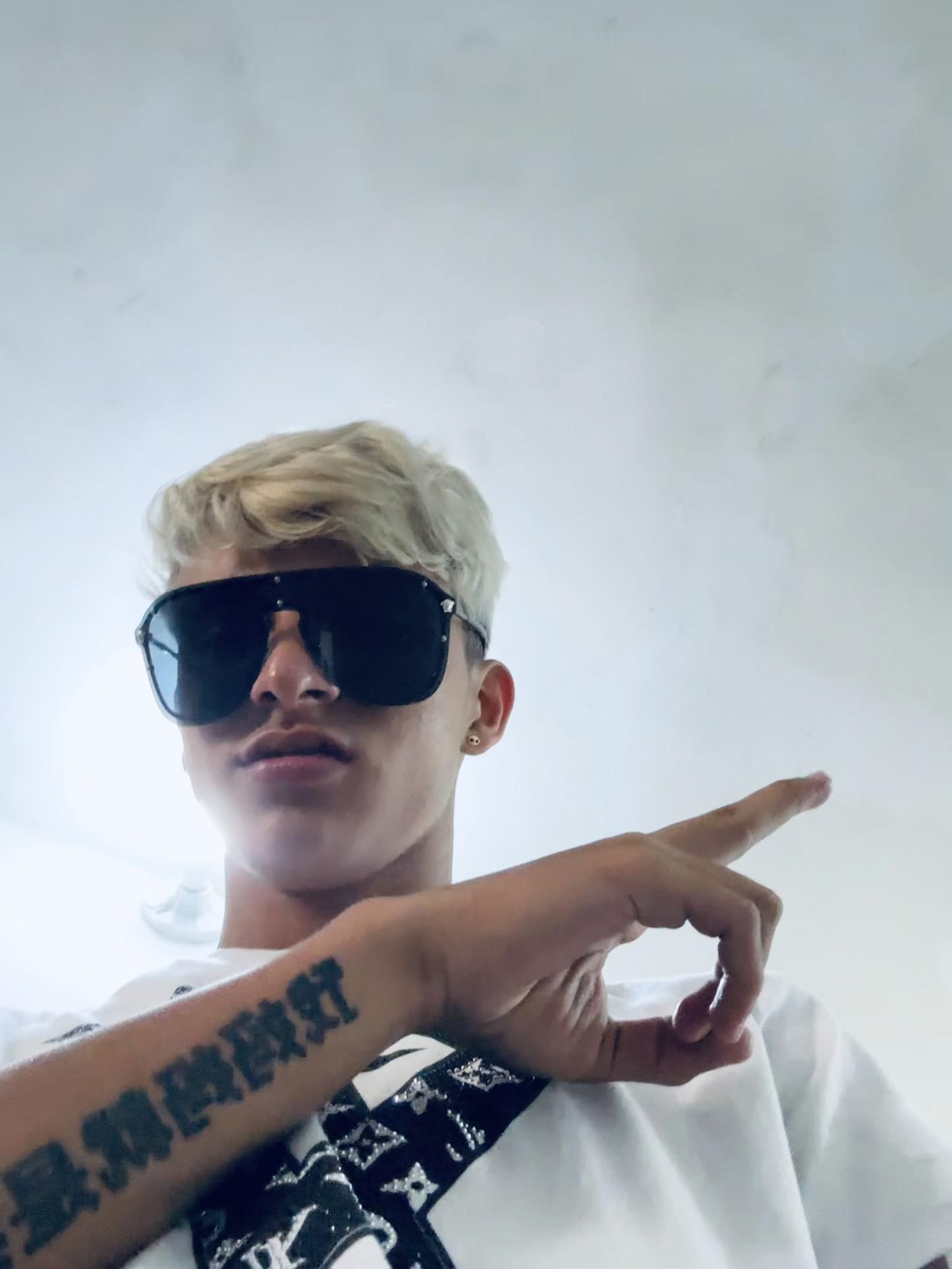 @🤴🏻⚡️