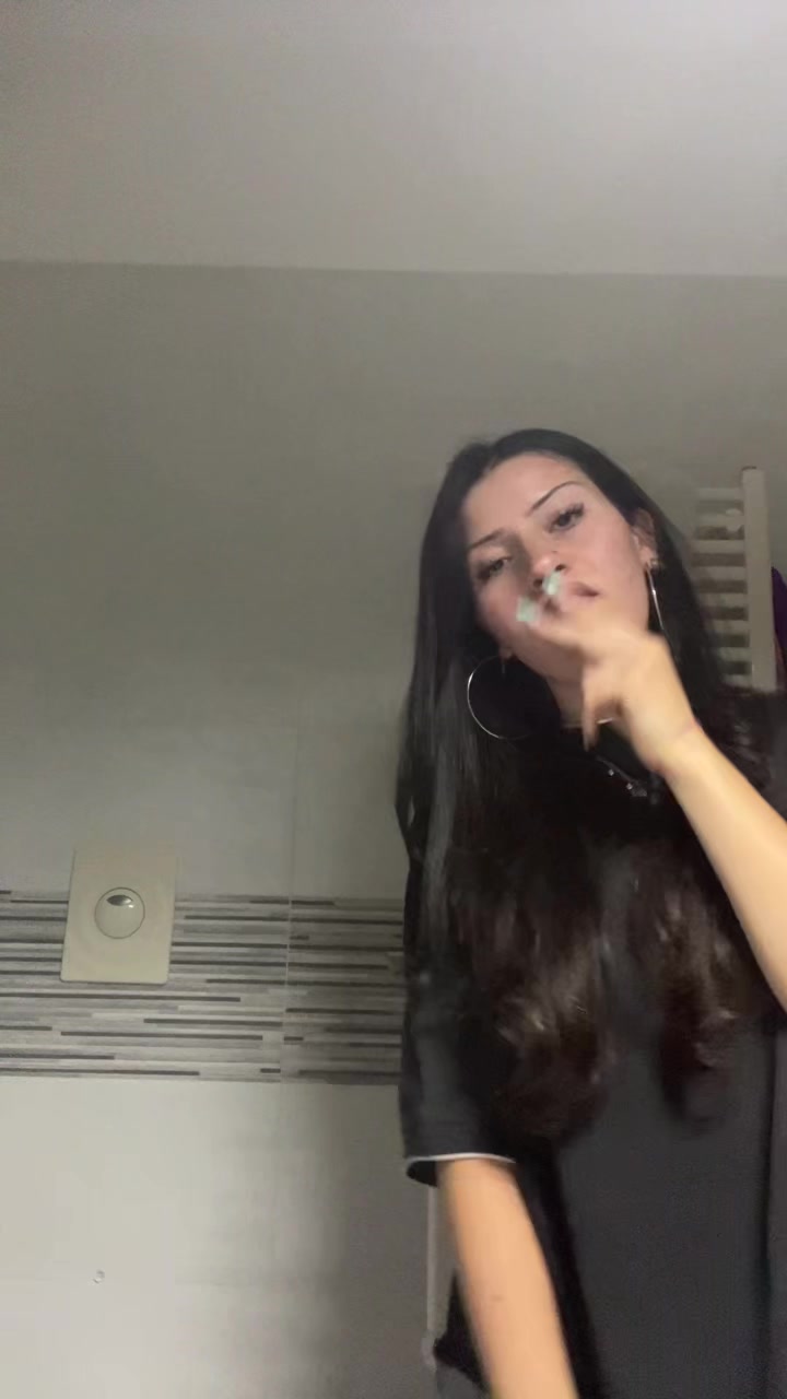 @manuela🪰
