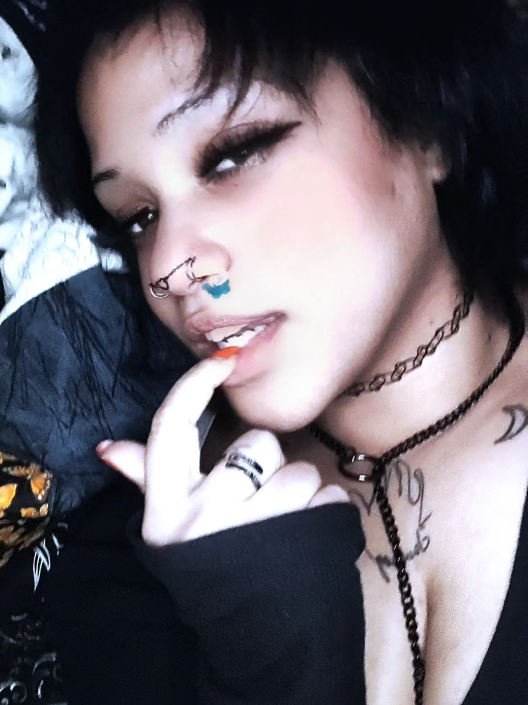 @hella_vibez1979