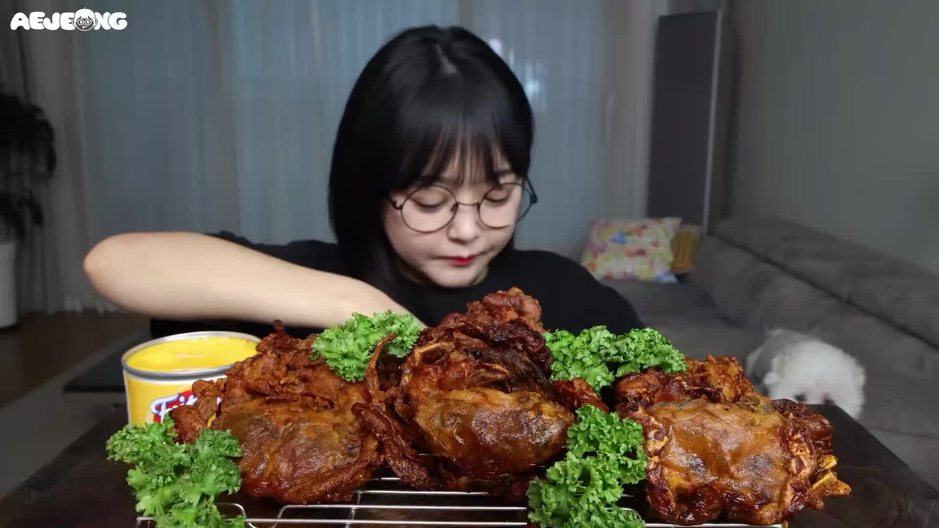 @NomNomDiaries