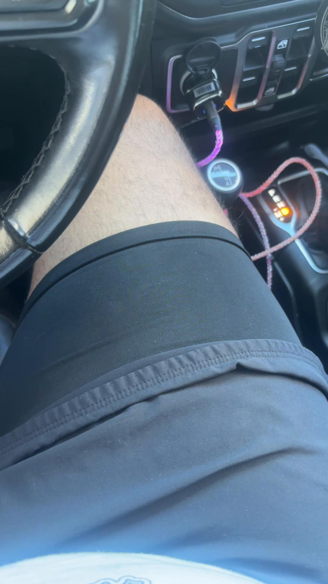 @Y0L3B011