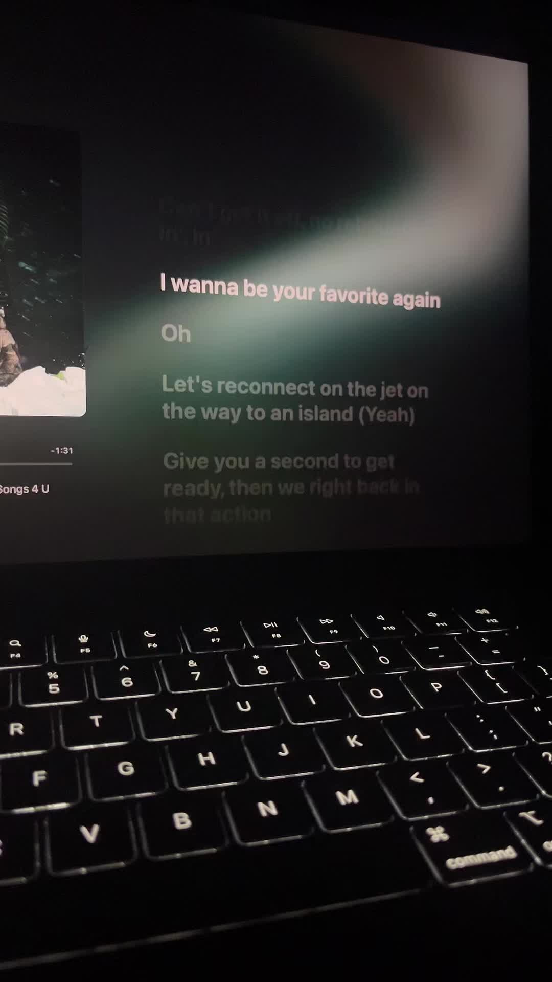 @[🎧]