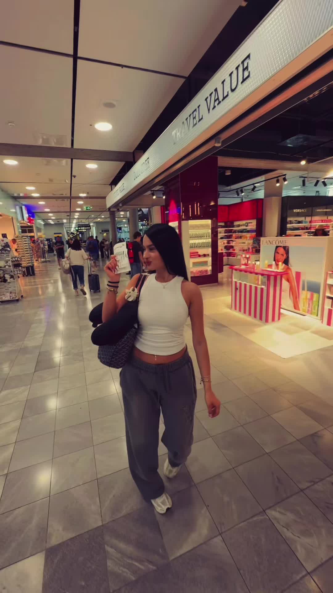 @𝓔𝓶𝓮𝓵𝓲𝓮