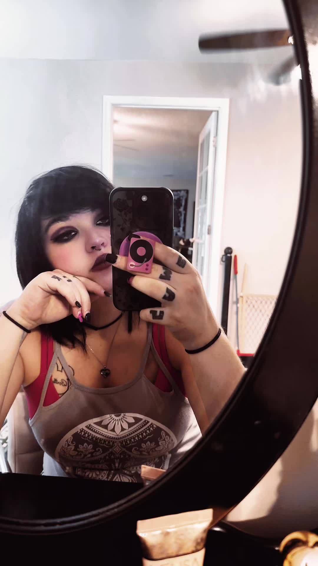 @Goth_mommy420