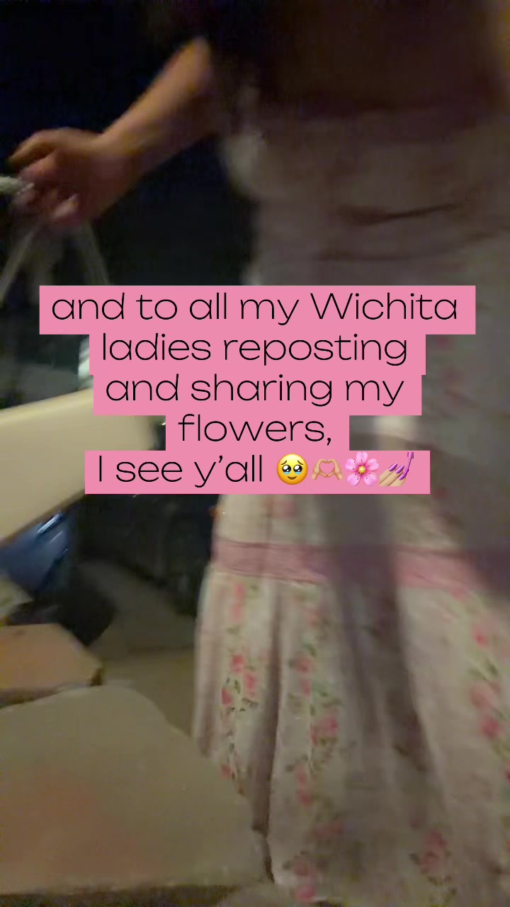 @Lolasfreshflowers ❀