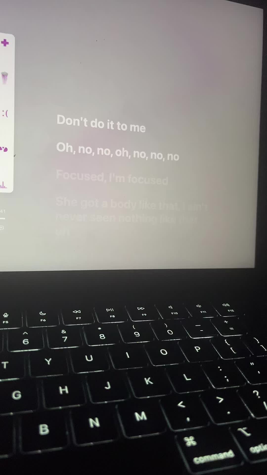 @[🎧]