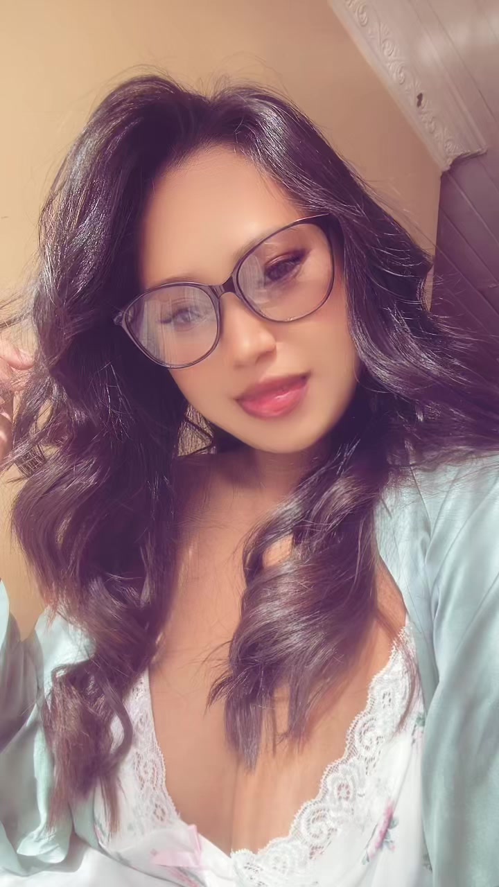 @𝒦ℴ𝓁ℴ𝒾𝓃𝒶 🍒