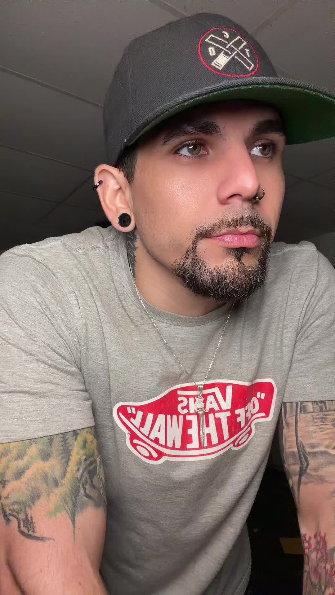 @Adrian🖤⚔️💜