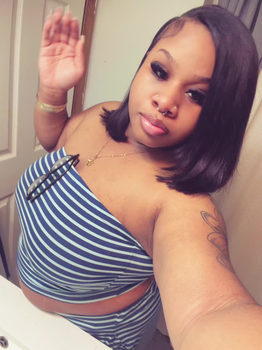 @♛.