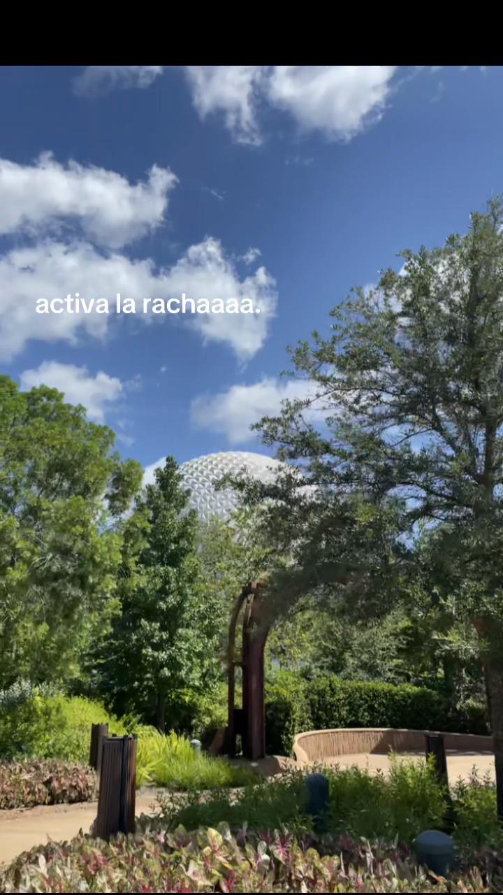 @🥳