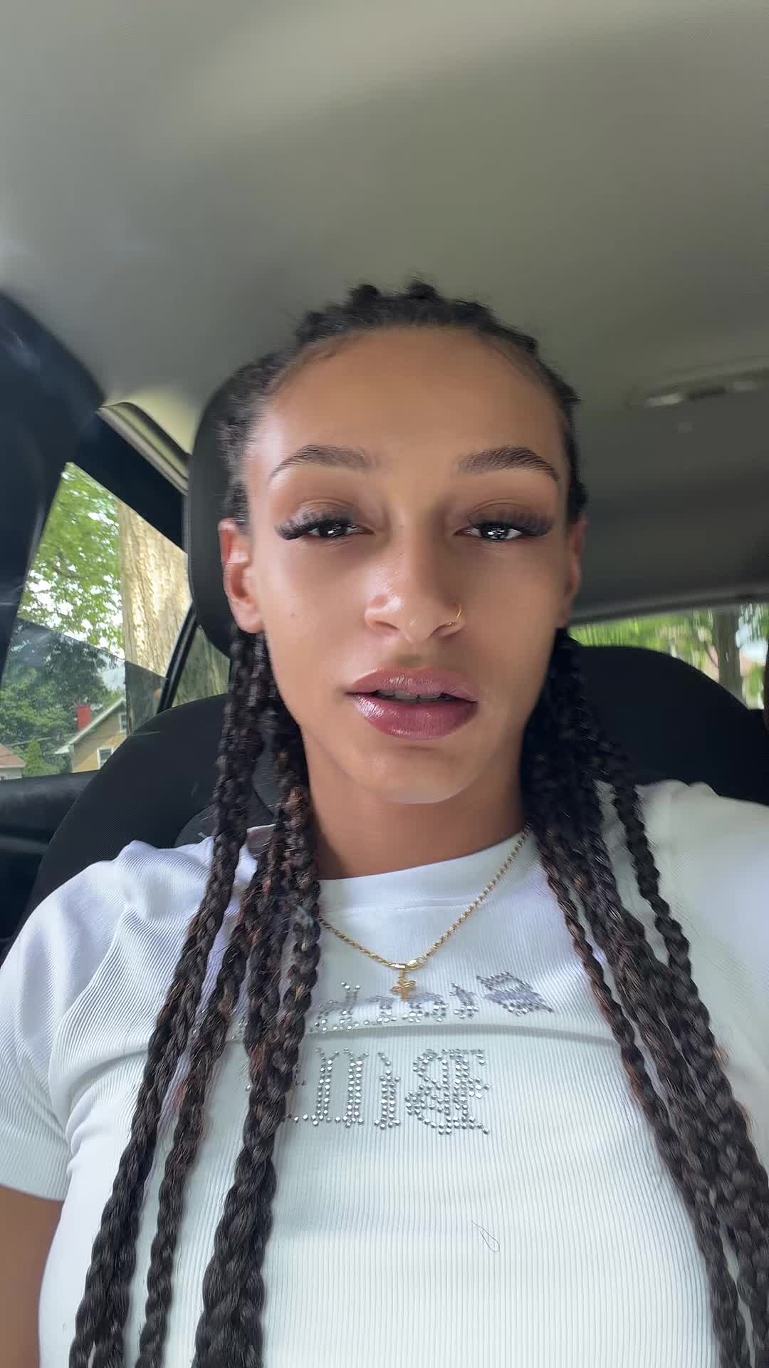 @carleeebaee